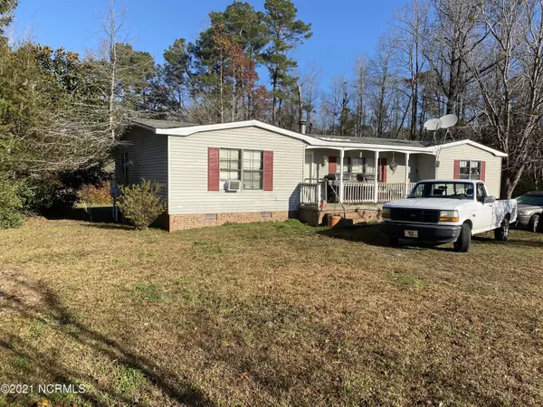 121 Peachtree ST, Whiteville, NC 28472