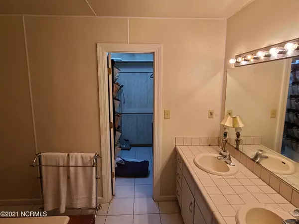 Kinston, NC 28504,5632 Hwy 55 W