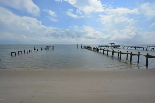 Harkers Island, NC 28531,105 Sound Point DR