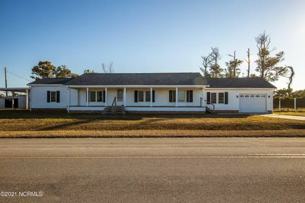 240 Bayview DR, Harkers Island, NC 28531