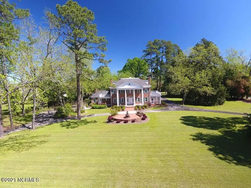 1404 Lakeshore DR, Lake Waccamaw, NC 28450