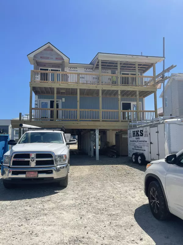 702 S Topsail DR, Surf City, NC 28445