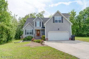 902 Charleston PL, Sneads Ferry, NC 28460