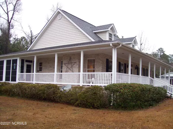 Lake Waccamaw, NC 28450,1008 Elm ST