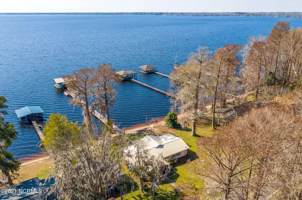 Lake Waccamaw, NC 28450,500 Canal Cove RD