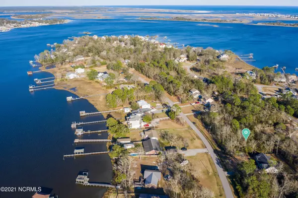 738 Chadwick Shores Drive, Sneads Ferry, NC 28460