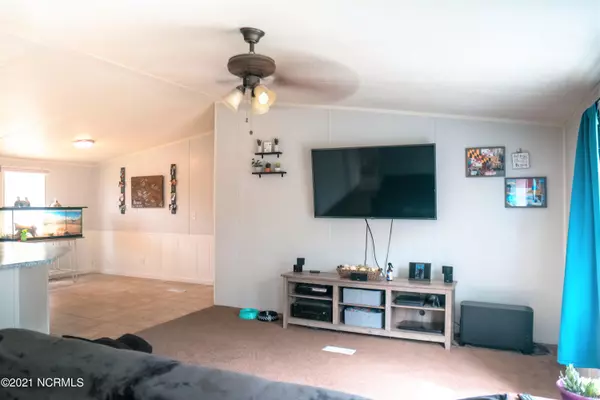 Hubert, NC 28539,377 Fawn DR