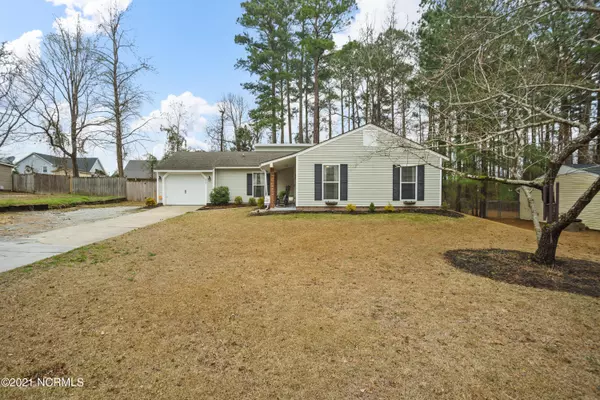 620 Shadowridge Road, Jacksonville, NC 28546