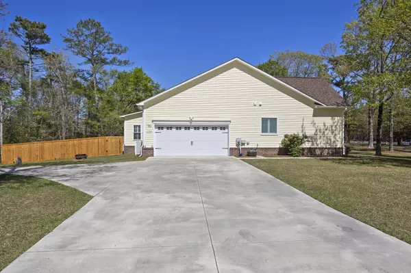 Swansboro, NC 28584,100 White Swan Way