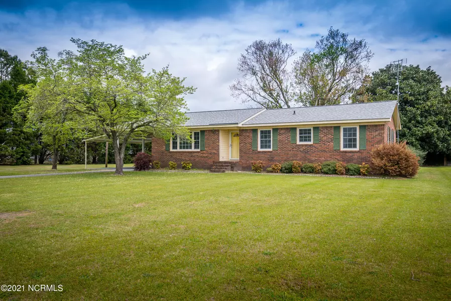 307 Pine LN, Washington, NC 27889