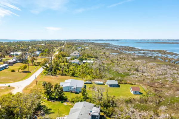 Harkers Island, NC 28531,671 Bayview DR