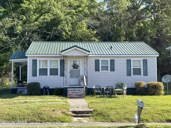 1602 Cedar LN, Kinston, NC 28501