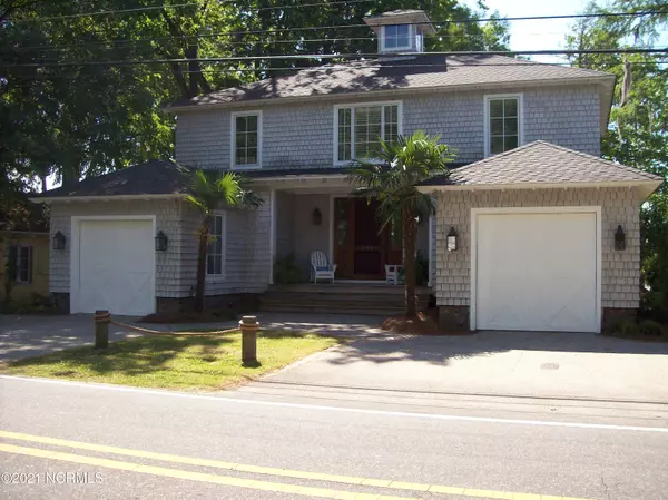 1114 Canal Cove Road, Lake Waccamaw, NC 28450