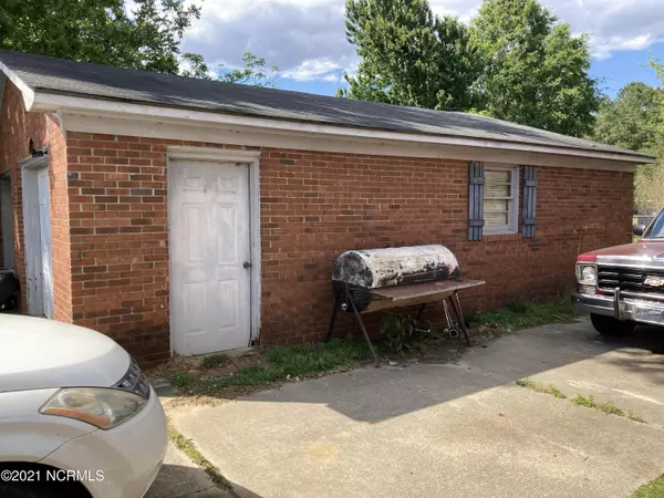 Roseboro, NC 28382,506 W North ST