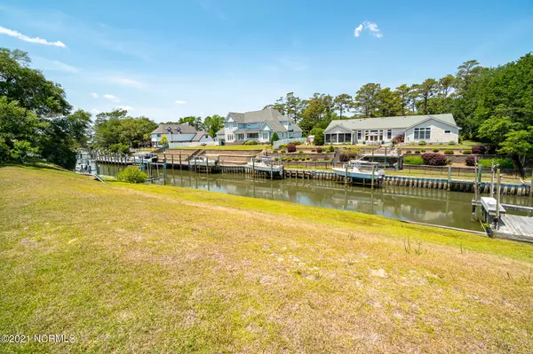 Morehead City, NC 28557,5204 Driftwood LN