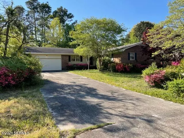 54 Cardinal DR S, Wilmington, NC 28403