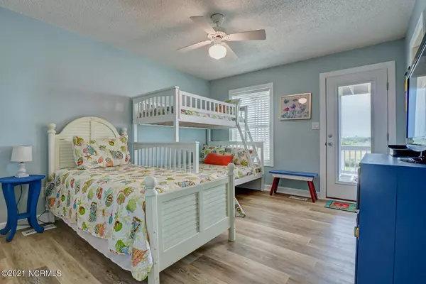 North Topsail Beach, NC 28460,137 Old Village LN