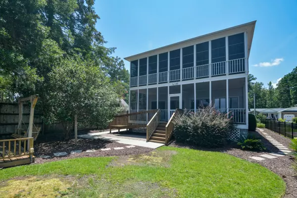 Lake Waccamaw, NC 28450,663 Waccamaw Shores RD