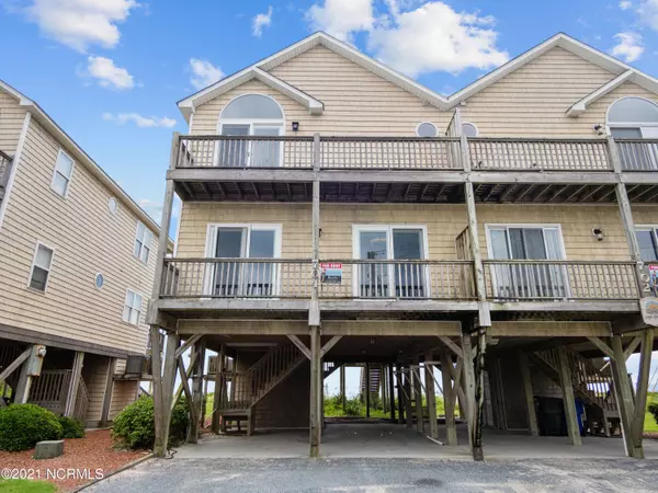 704 N Shore DR, Surf City, NC 28445