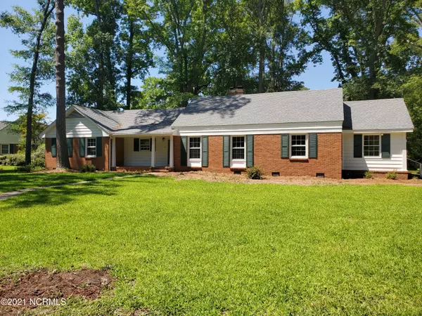 711 Morrison LN, Laurinburg, NC 28352