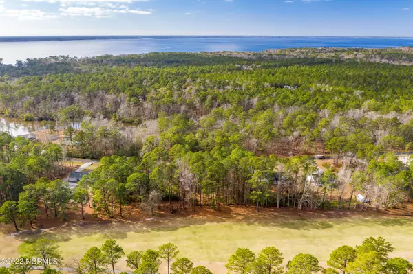 401 Country Club Drive W, Minnesott Beach, NC 28510