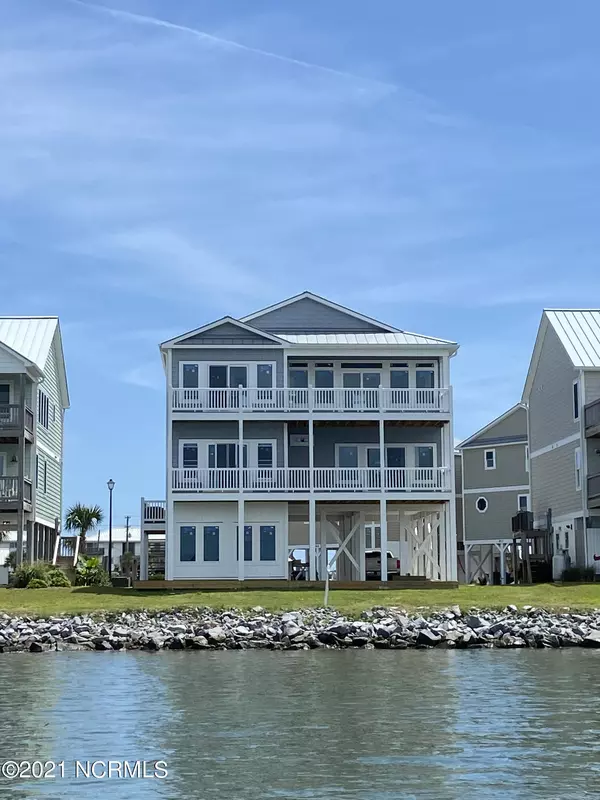 914 Bumble Bee Lane, Topsail Beach, NC 28445