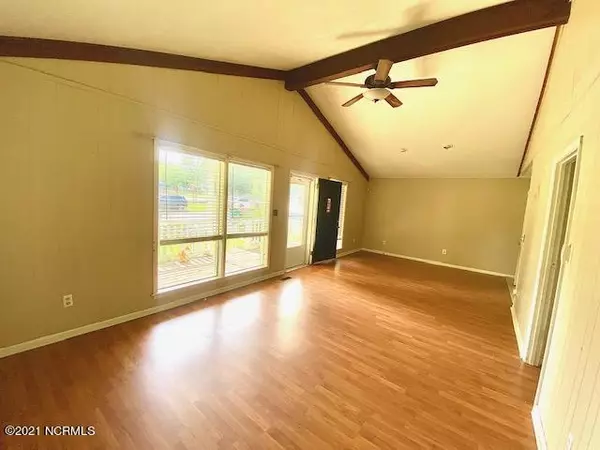 Whiteville, NC 28472,103 N Thompson ST