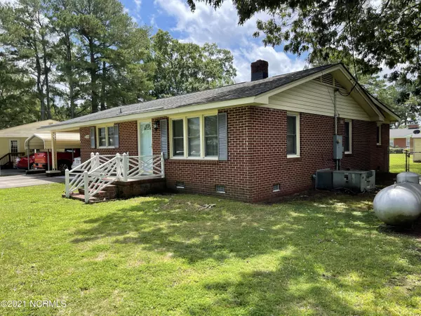 Lucama, NC 27851,106 Terry ST