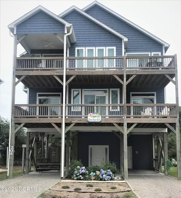 308 Oceanaire LN, Surf City, NC 28445