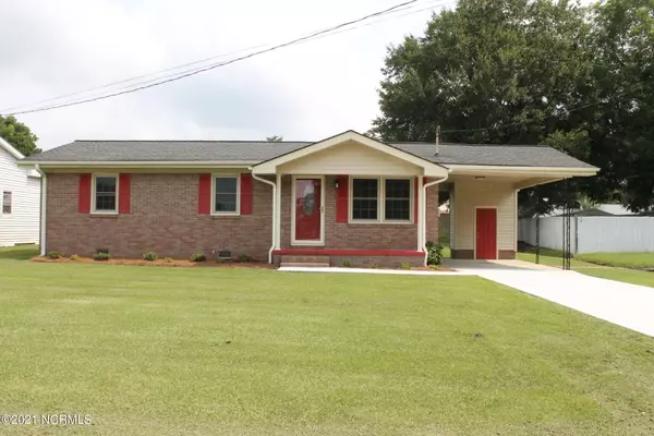 53 Pineway Lane, Whiteville, NC 28472