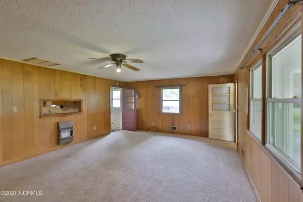 Teachey, NC 28464,476 High School RD