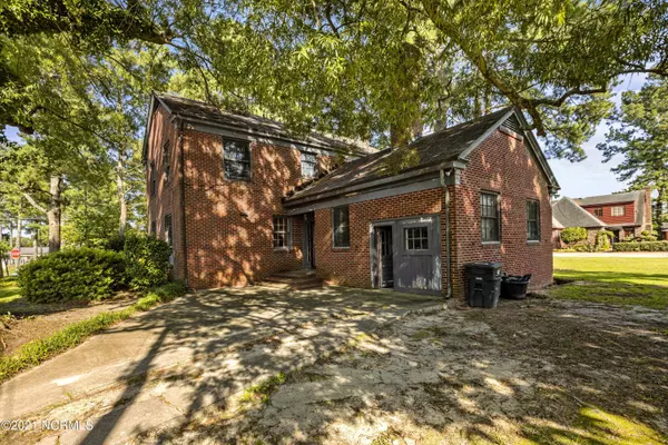 Snow Hill, NC 28580,501 SE 2nd ST