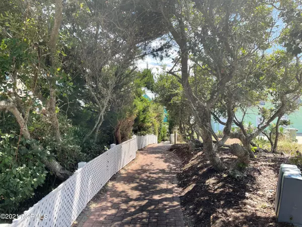 Emerald Isle, NC 28594,9911 Chrissie Wright CT #East