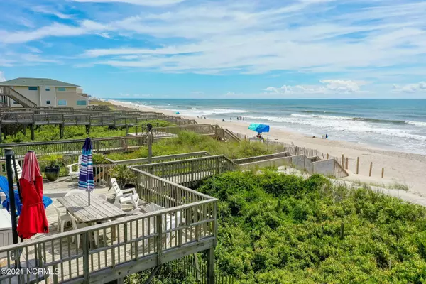 North Topsail Beach, NC 28460,3542 Island DR