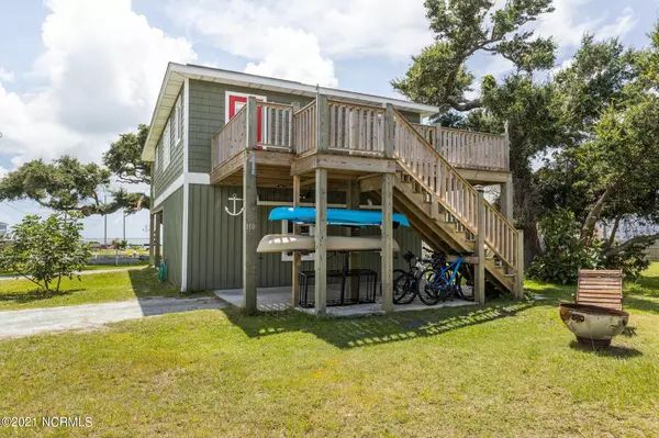 Harkers Island, NC 28531,110 S Ferry Dock RD