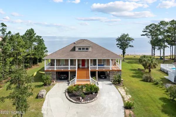 522 Sandy Point Drive, Beaufort, NC 28516