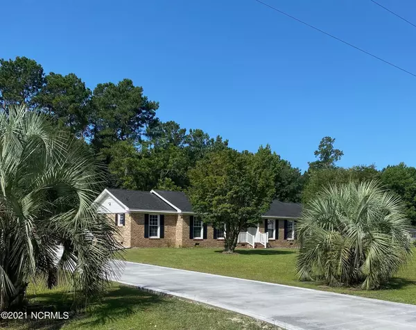 285 Pineland Woods Drive, Whiteville, NC 28472