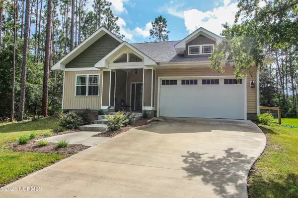 21 Cherry Road, Southport, NC 28461