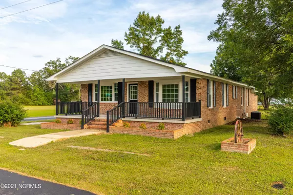 Roseboro, NC 28382,1 E Lee ST