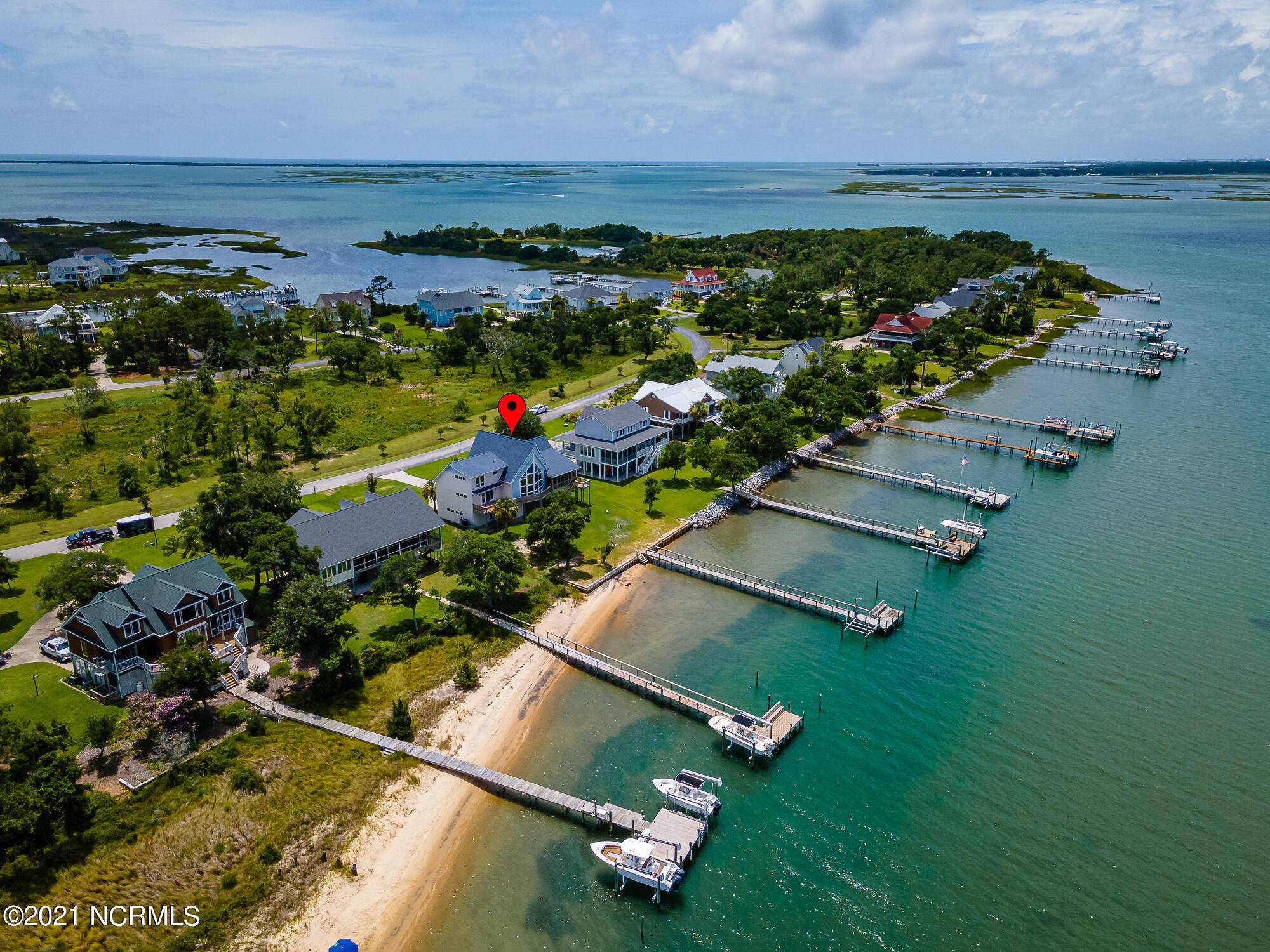 110 Harkers Point RD, Harkers Island, NC 28531