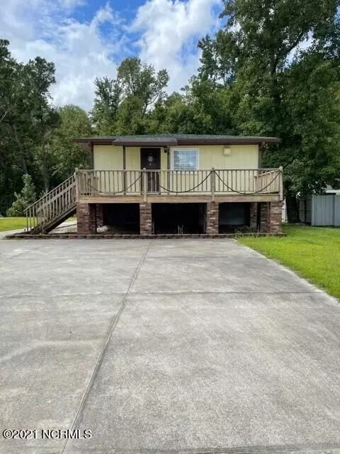 1020 Waccamaw Shores RD, Lake Waccamaw, NC 28450