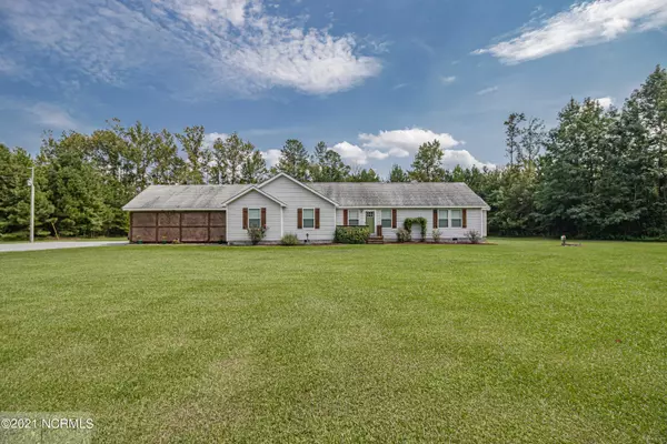 1102 Moore Town RD, Walstonburg, NC 27888