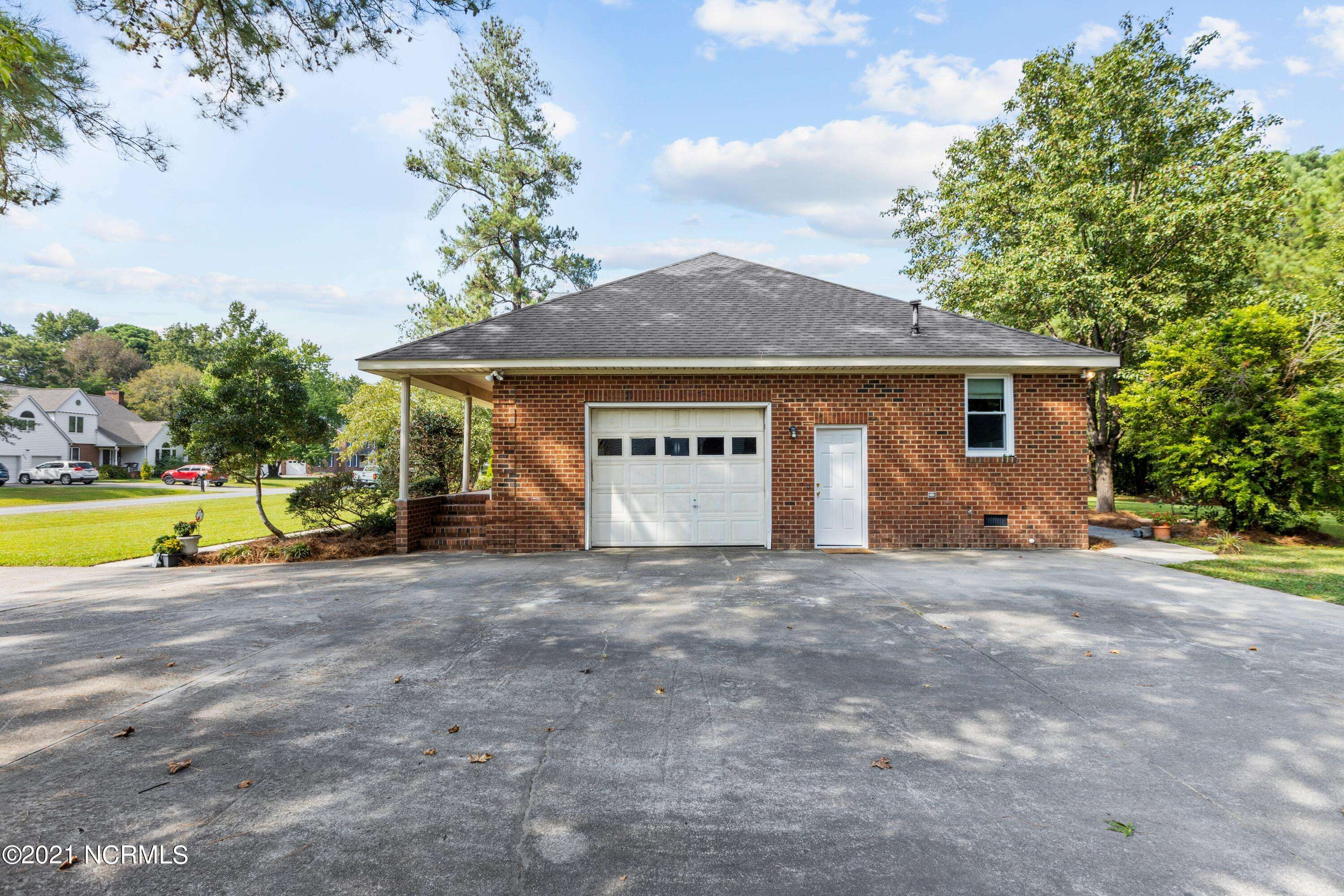 Greenville, NC 27858,869 Driftwood DR