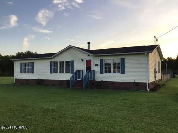 208 Friendship DR, Walstonburg, NC 27888