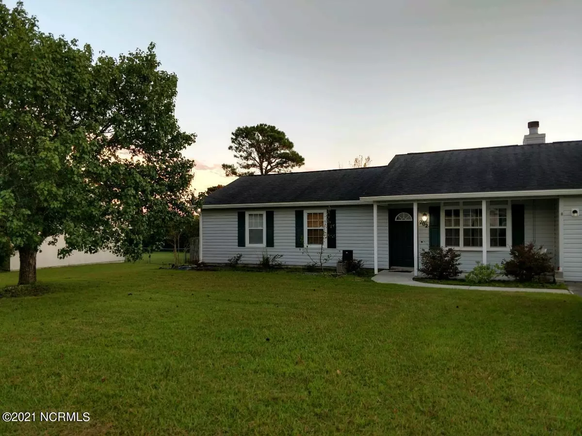 Hubert, NC 28539,202 Parnell RD