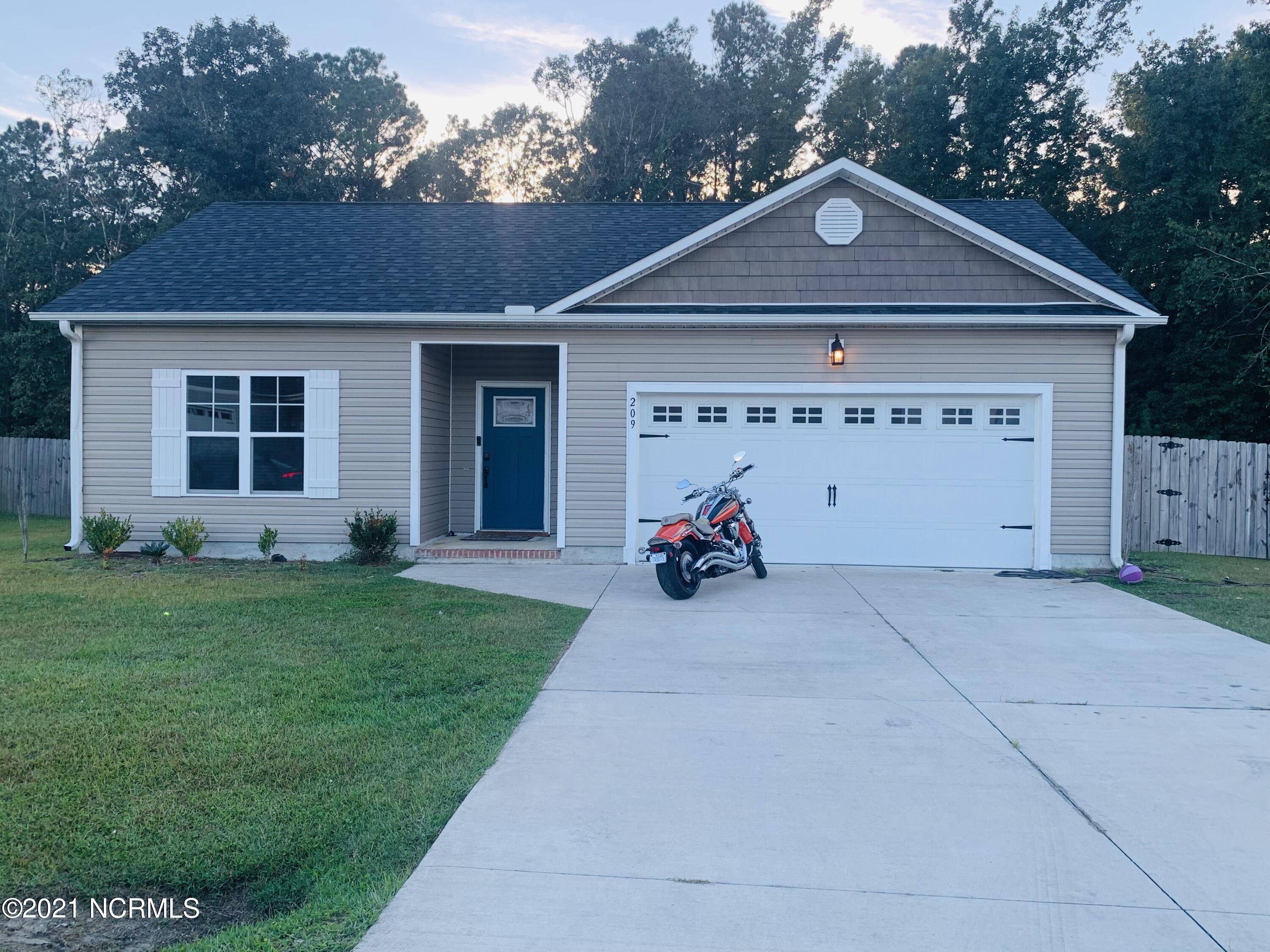 209 N Windy Ridge RD, Hubert, NC 28539