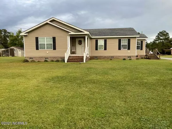 228 Mail Route Road, Wallace, NC 28466