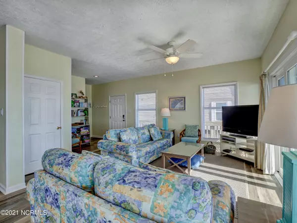 North Topsail Beach, NC 28460,184 Sea Shore DR