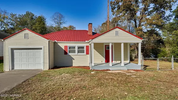 Robbins, NC 27325,107 S Oak ST