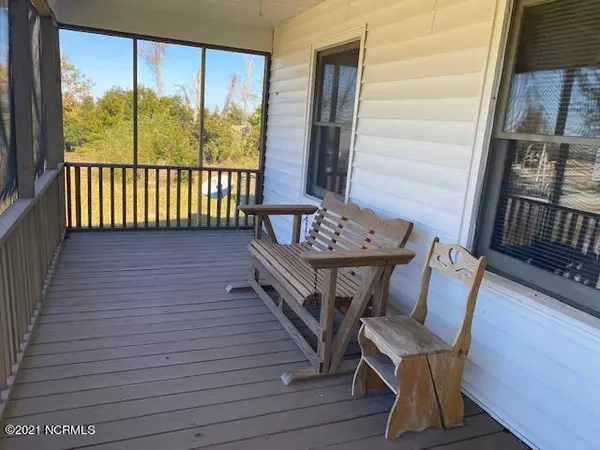 Harkers Island, NC 28531,687 Bayview DR